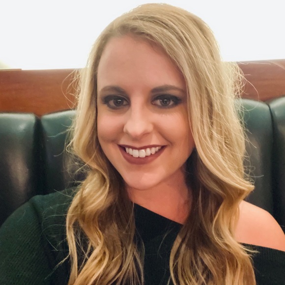 Meet your Posher, Katelyn - Picture 2 of 2